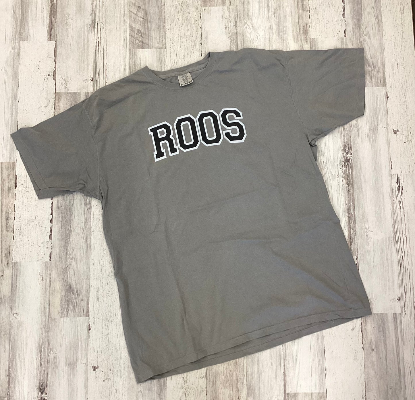 Roos Tee